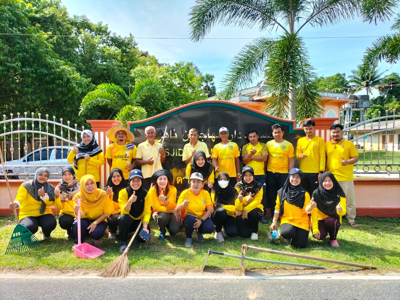 อบต.จะรัง จัดกิจกรรม Big cleanning day  
โดยกิจกรรมจะดำเนิน 3 สถานที่ คือ 
      1. มัสยิดบ้านนาหอม
      2. วัดมะปริงวารีราม
      3. โรงเรียนบ้านมะปริง