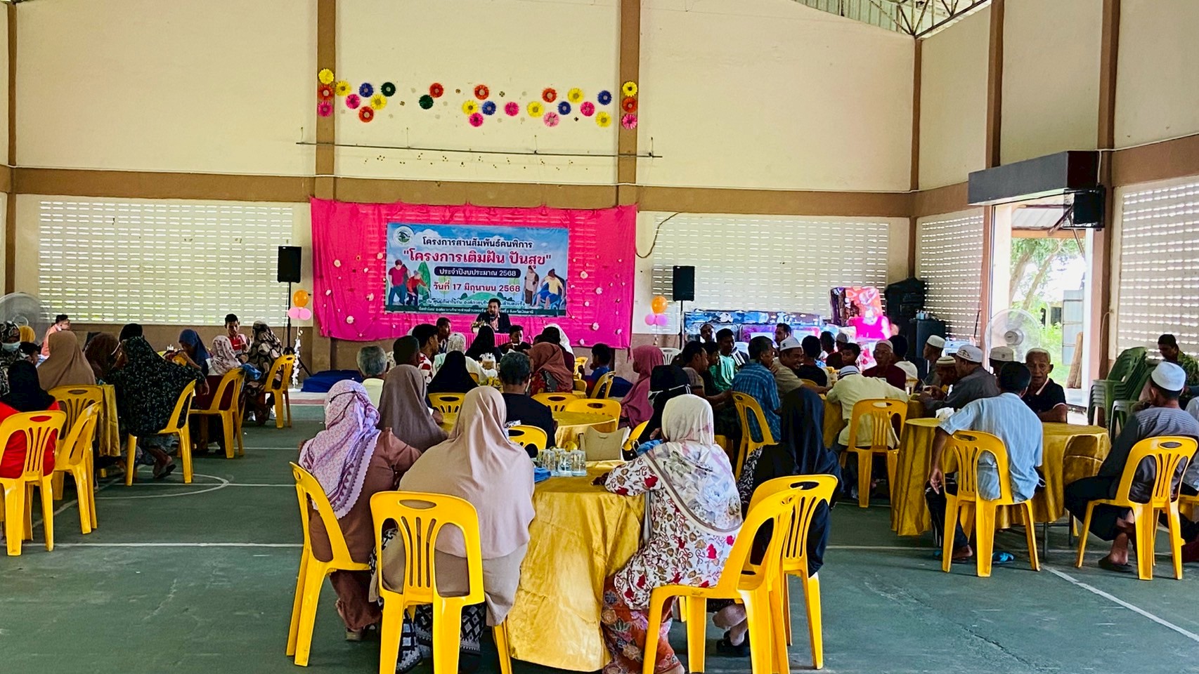 โครงการสานสัมพันธ์คนพิการ "โครงการเติมฝัน ปันสุข" ประจำปีงบประมาณ 2568 วันที่ 17 มิถุนายน 2568 ณ ศูนย์กีฬาในร่มองค์การบริหารส่วนตำบลจะรัง หมู่ที่ 6 ต. จะรัง   อำเภอยะหริ่ง  จังหวัดปัตตานี